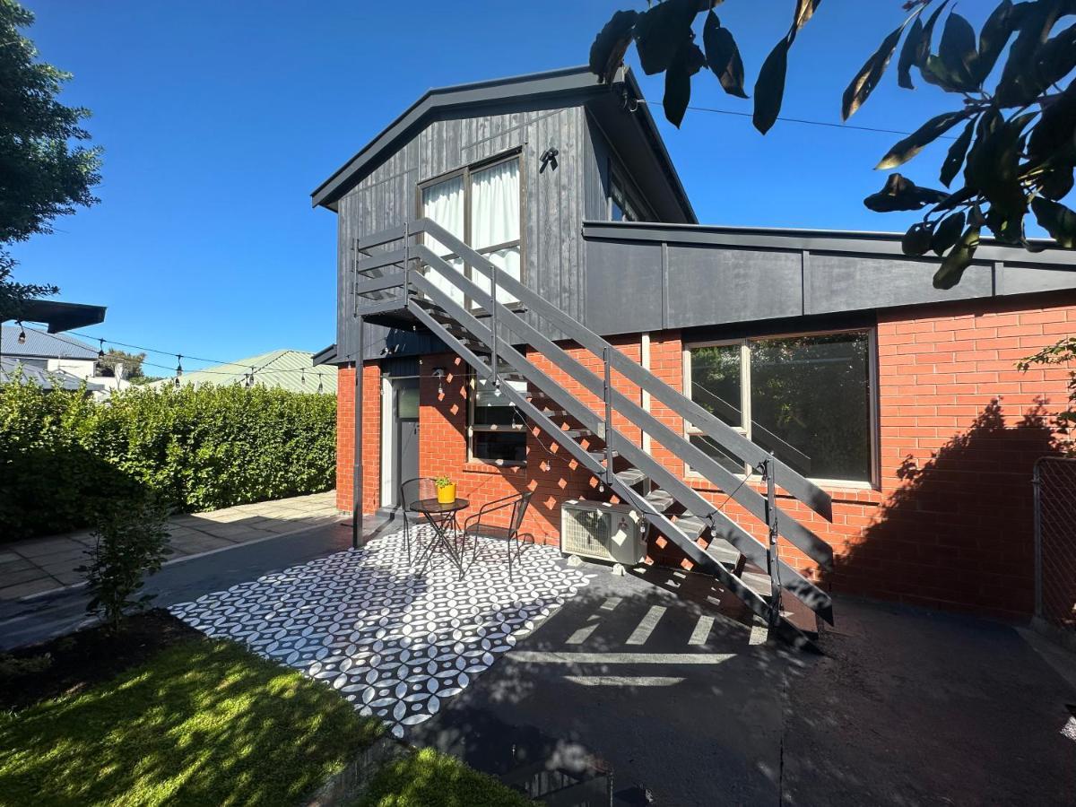 Beckenham Studio On Tree Lined Street Christchurch Exterior foto