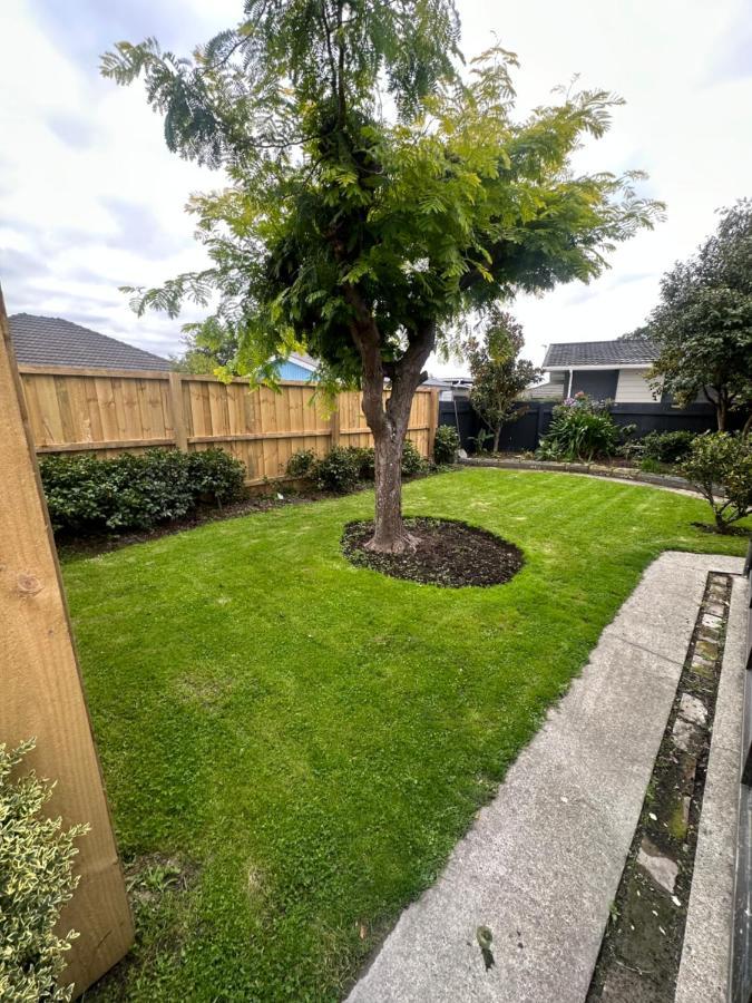 Beckenham Studio On Tree Lined Street Christchurch Exterior foto
